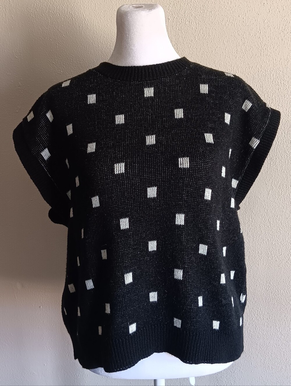 Vintage Black Knit Geometric Sleevless Sweater Vest, Honors Jrs Size Medium